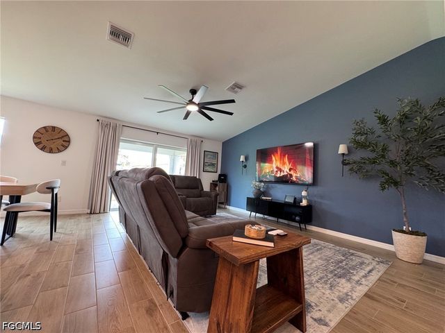 330 SW 23rd TER, Cape Coral, FL 33991