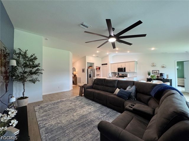 330 SW 23rd TER, Cape Coral, FL 33991