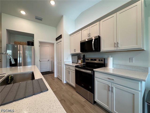 330 SW 23rd TER, Cape Coral, FL 33991