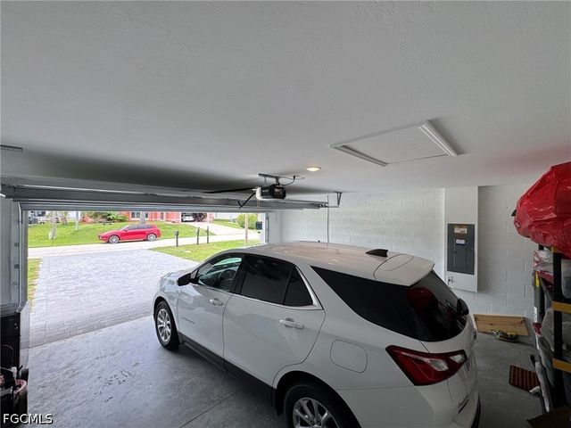 330 SW 23rd TER, Cape Coral, FL 33991