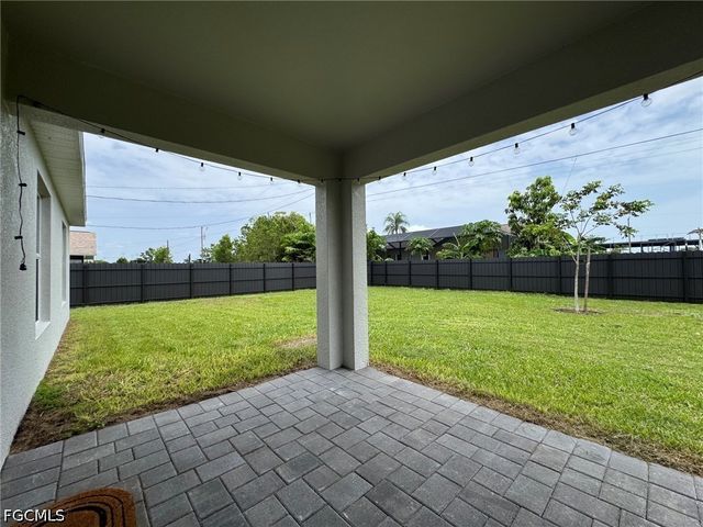 330 SW 23rd TER, Cape Coral, FL 33991