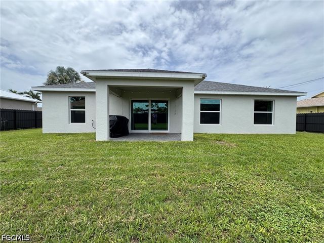 330 SW 23rd TER, Cape Coral, FL 33991