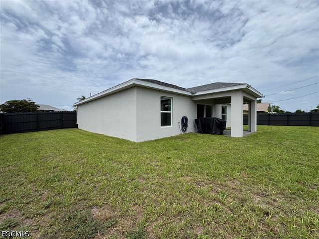 330 SW 23rd TER, Cape Coral, FL 33991