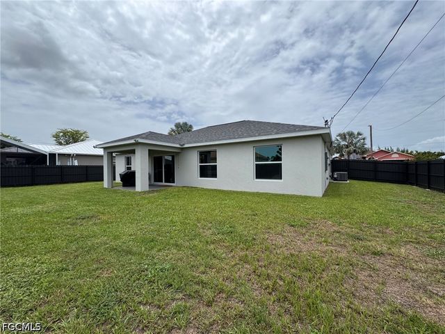 330 SW 23rd TER, Cape Coral, FL 33991