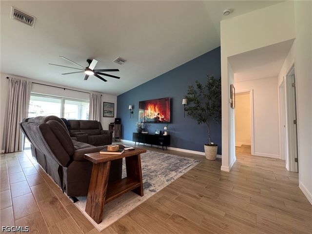 330 SW 23rd TER, Cape Coral, FL 33991