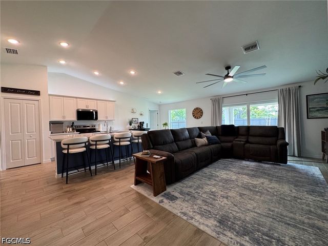 330 SW 23rd TER, Cape Coral, FL 33991