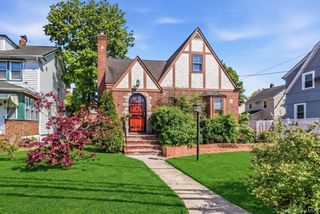 33 Emerson Place, Valley Stream, NY 11580