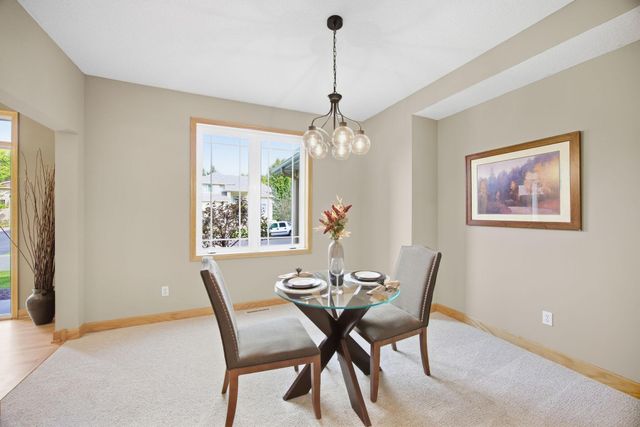 700 Mcfaddens Trail, Eagan, MN 55123