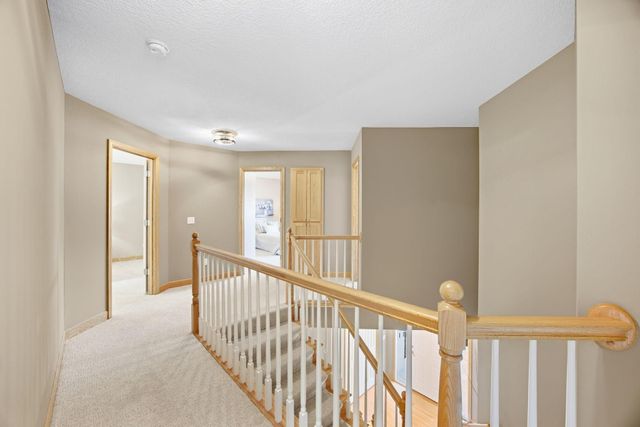 700 Mcfaddens Trail, Eagan, MN 55123