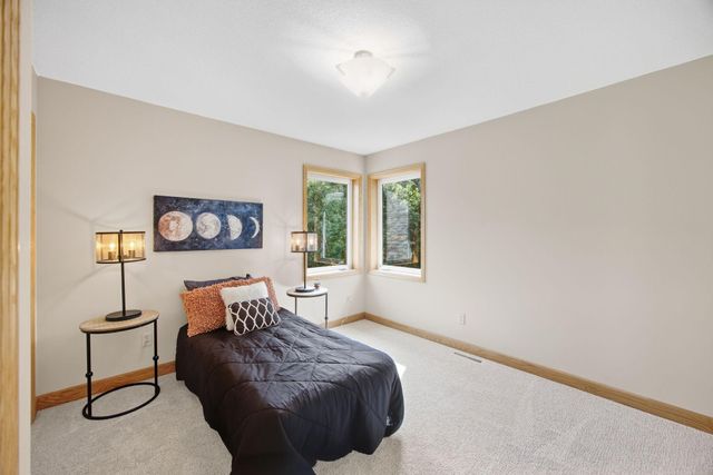 700 Mcfaddens Trail, Eagan, MN 55123