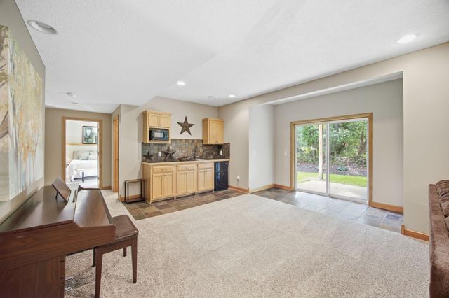 700 Mcfaddens Trail, Eagan, MN 55123