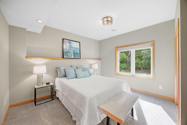 700 Mcfaddens Trail, Eagan, MN 55123