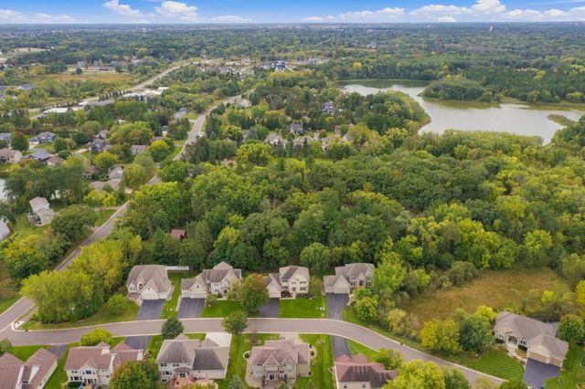 700 Mcfaddens Trail, Eagan, MN 55123