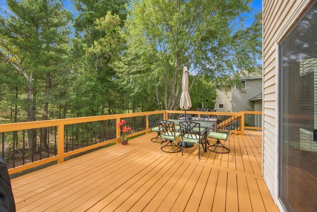 700 Mcfaddens Trail, Eagan, MN 55123