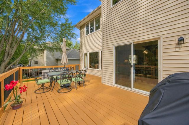 700 Mcfaddens Trail, Eagan, MN 55123