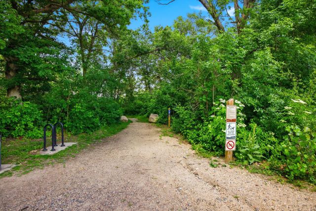 700 Mcfaddens Trail, Eagan, MN 55123