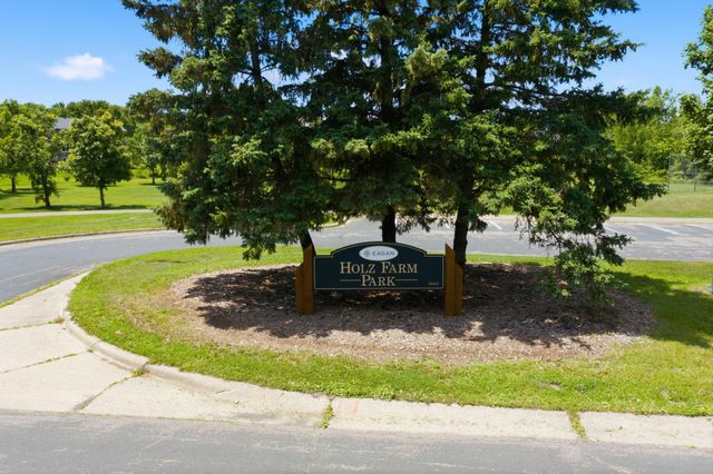 700 Mcfaddens Trail, Eagan, MN 55123