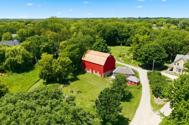 700 Mcfaddens Trail, Eagan, MN 55123