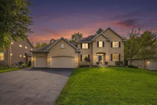 700 Mcfaddens Trail, Eagan, MN 55123
