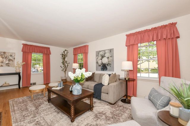 4042 N 111th STREET, Wauwatosa, WI 53222