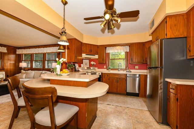 4042 N 111th STREET, Wauwatosa, WI 53222
