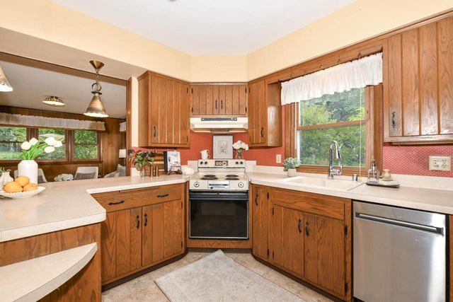 4042 N 111th STREET, Wauwatosa, WI 53222
