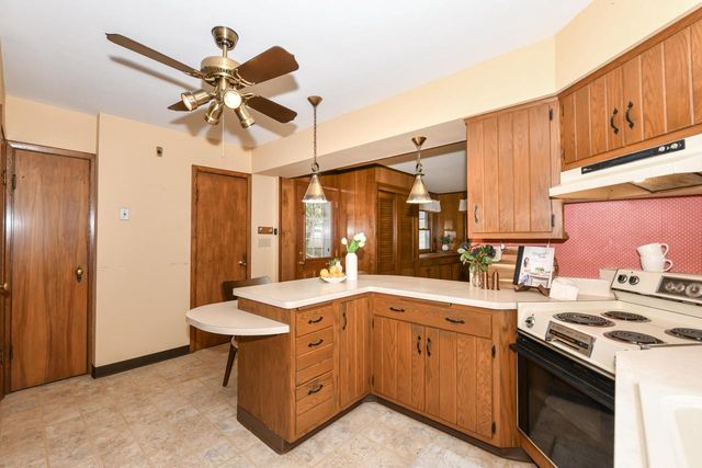 4042 N 111th STREET, Wauwatosa, WI 53222