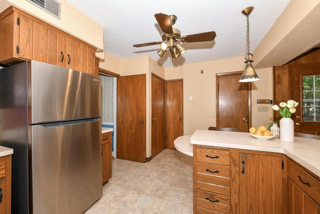 4042 N 111th STREET, Wauwatosa, WI 53222
