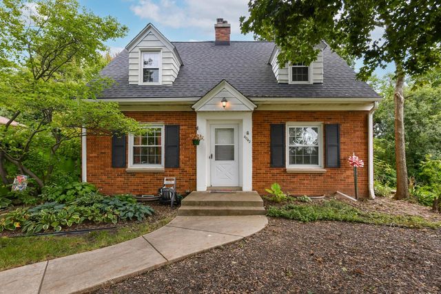 4042 N 111th STREET, Wauwatosa, WI 53222