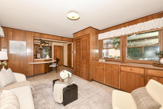 4042 N 111th STREET, Wauwatosa, WI 53222