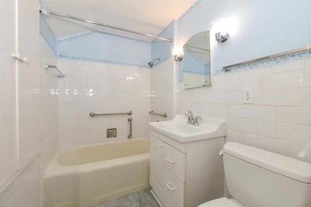 4042 N 111th STREET, Wauwatosa, WI 53222