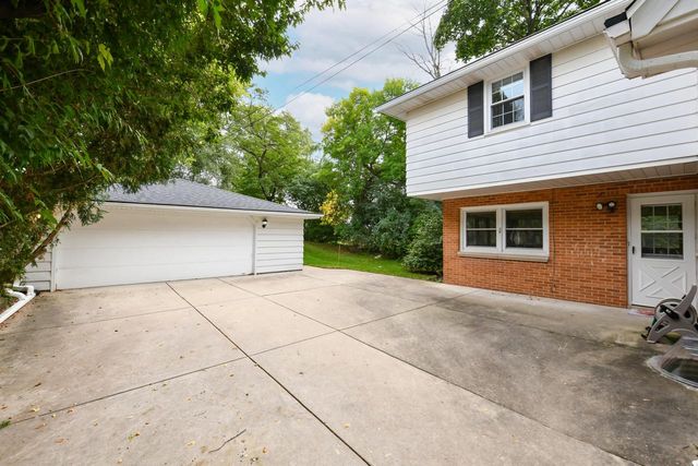 4042 N 111th STREET, Wauwatosa, WI 53222