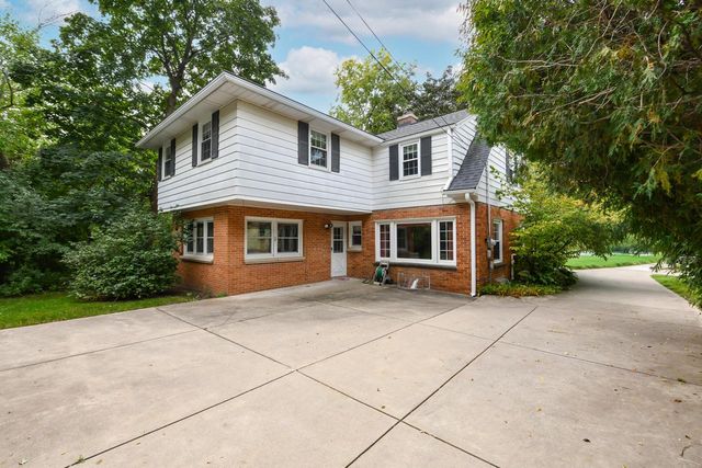 4042 N 111th STREET, Wauwatosa, WI 53222