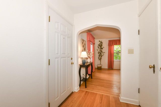 4042 N 111th STREET, Wauwatosa, WI 53222