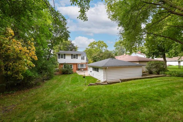 4042 N 111th STREET, Wauwatosa, WI 53222
