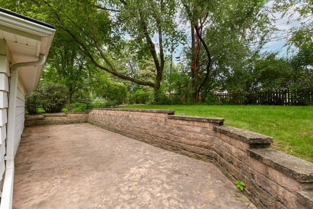 4042 N 111th STREET, Wauwatosa, WI 53222