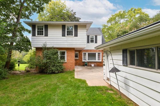 4042 N 111th STREET, Wauwatosa, WI 53222