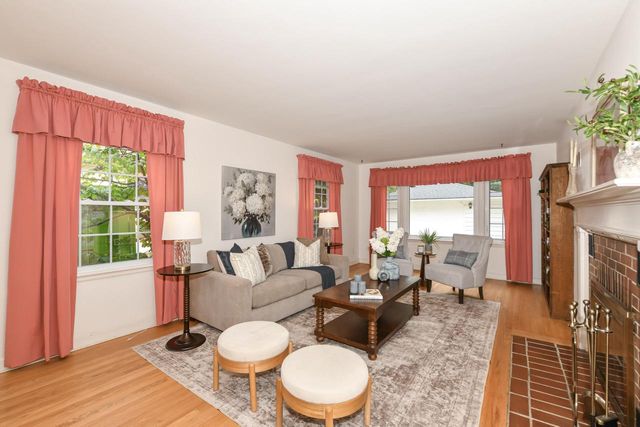4042 N 111th STREET, Wauwatosa, WI 53222