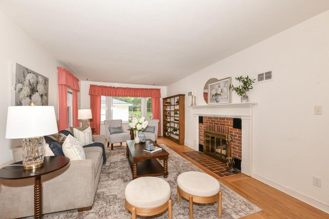 4042 N 111th STREET, Wauwatosa, WI 53222