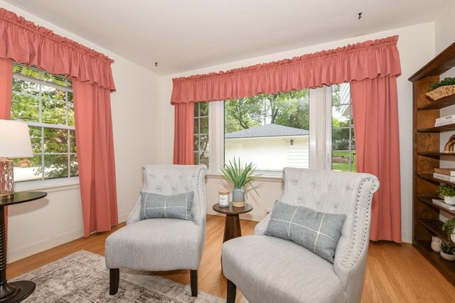 4042 N 111th STREET, Wauwatosa, WI 53222