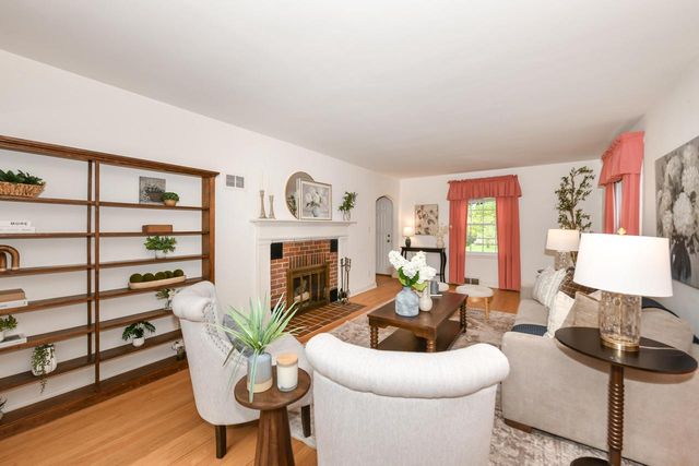 4042 N 111th STREET, Wauwatosa, WI 53222