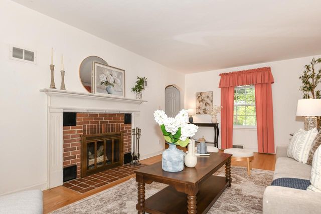 4042 N 111th STREET, Wauwatosa, WI 53222