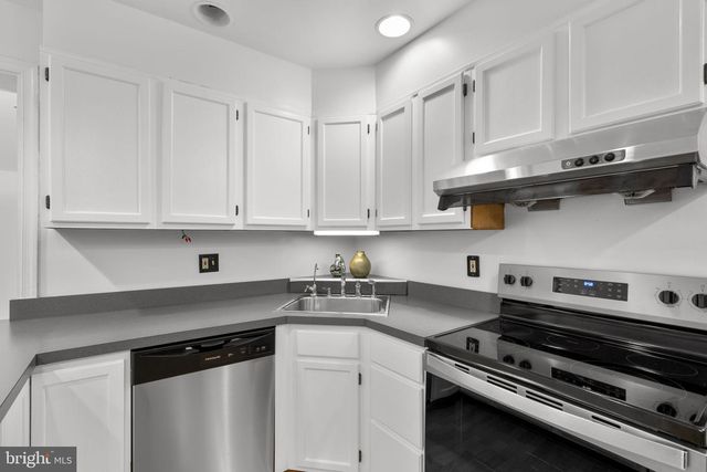 7512 FAR HILLS DR, Towson, MD 21286
