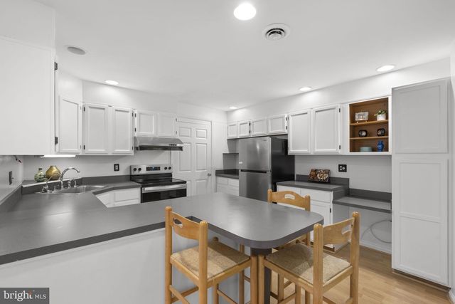 7512 FAR HILLS DR, Towson, MD 21286