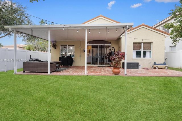 3712 NE 16th St, Homestead, FL 33033