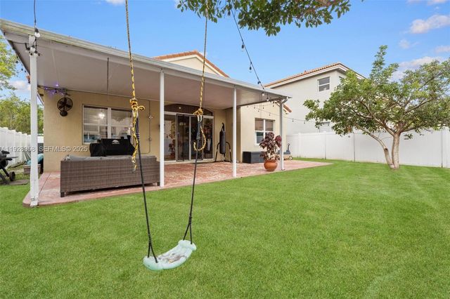 3712 NE 16th St, Homestead, FL 33033