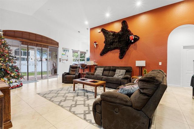 3712 NE 16th St, Homestead, FL 33033