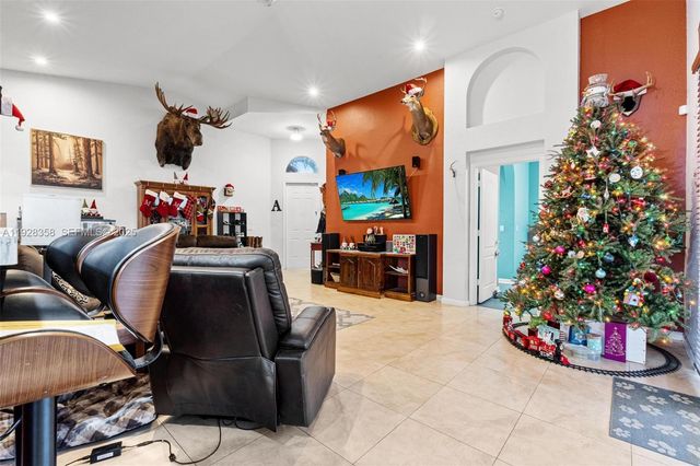 3712 NE 16th St, Homestead, FL 33033