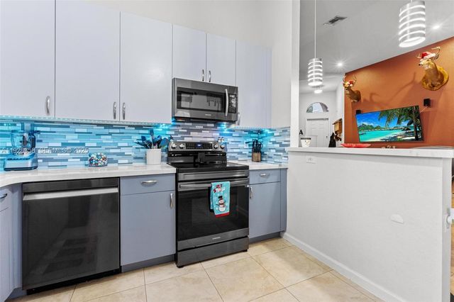 3712 NE 16th St, Homestead, FL 33033