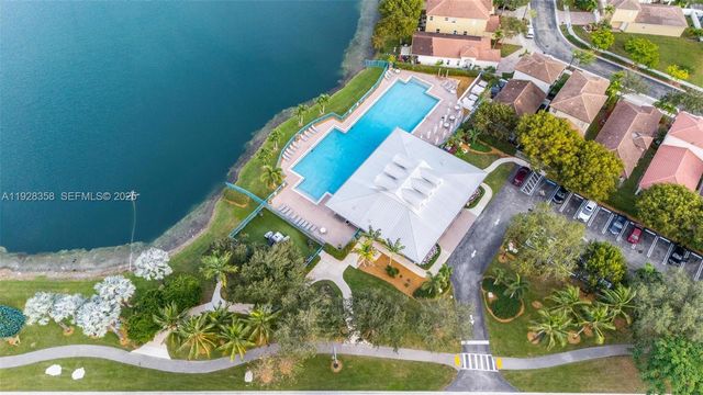 3712 NE 16th St, Homestead, FL 33033